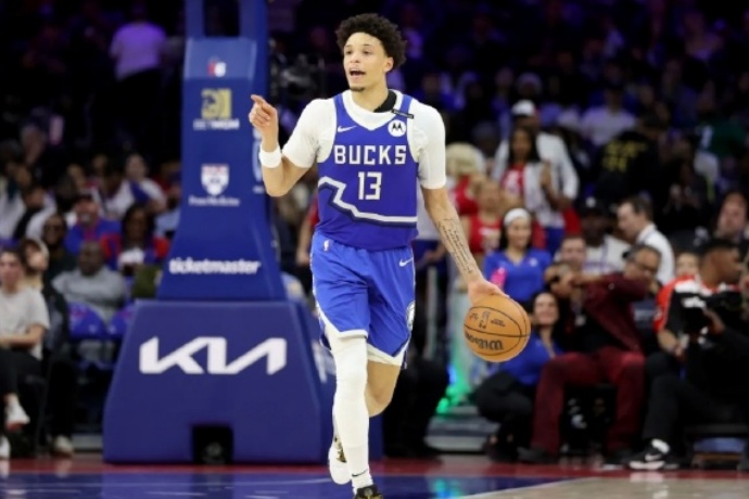 雄鹿官宣续约罗林斯：三年1200万，未来可期  